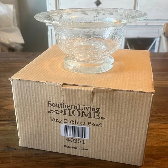 Southern Living at Home, Tiny Bubbles Bowl. - Picture 3 of 3